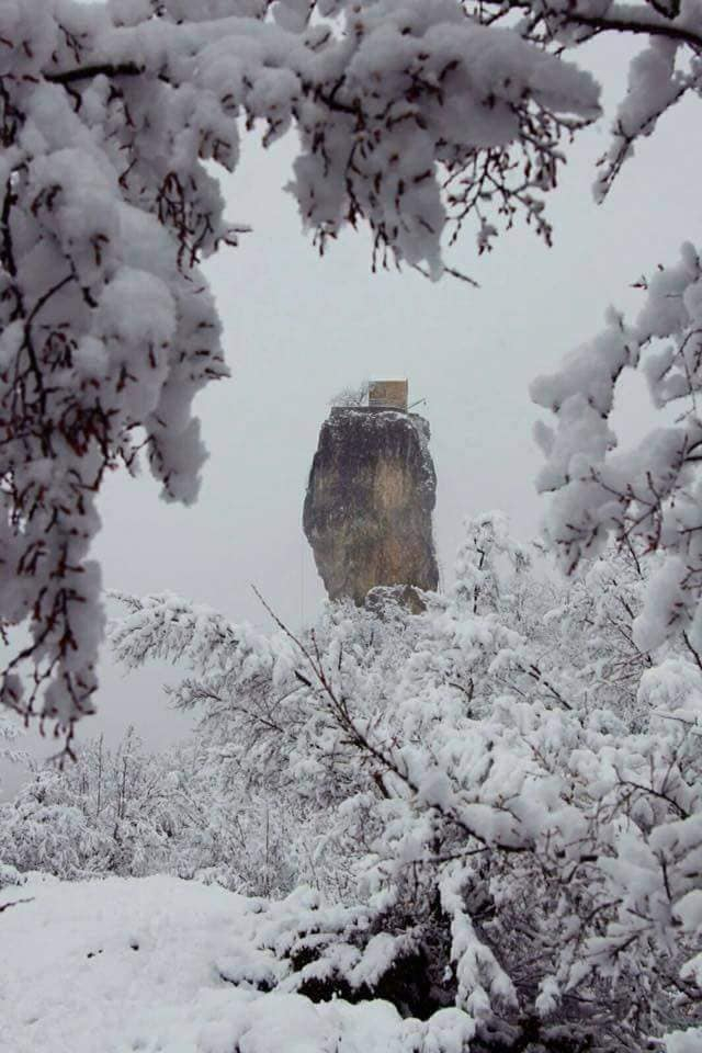 დათოვლილი კაცხის სვეტი, მღვიმევი, ჭიათურის საბაგიროები