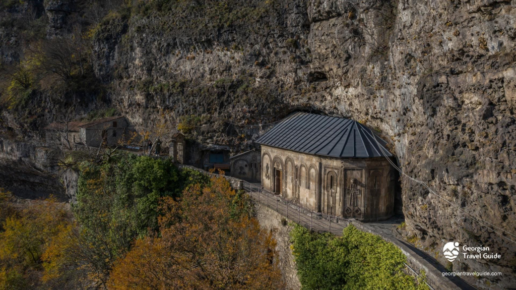 დათოვლილი კაცხის სვეტი, მღვიმევი, ჭიათურის საბაგიროები
