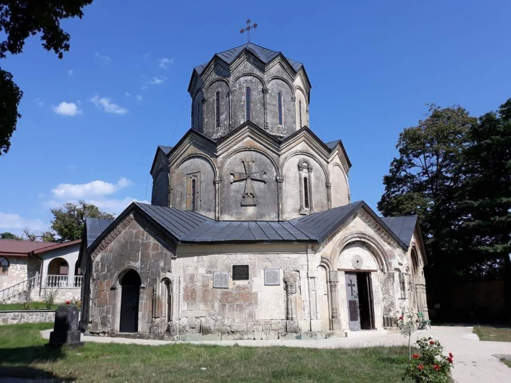 დათოვლილი კაცხის სვეტი, მღვიმევი, ჭიათურის საბაგიროები