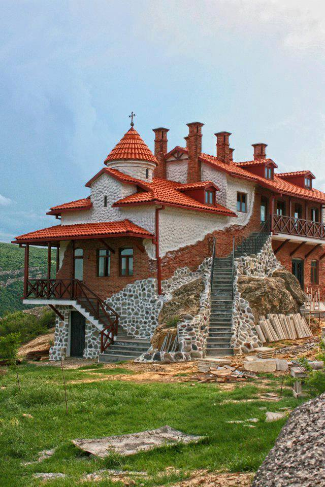 : კოდმანი, კალოუბანი, შიომღვიმე, მგალობლიანთკარი და ა.შ.