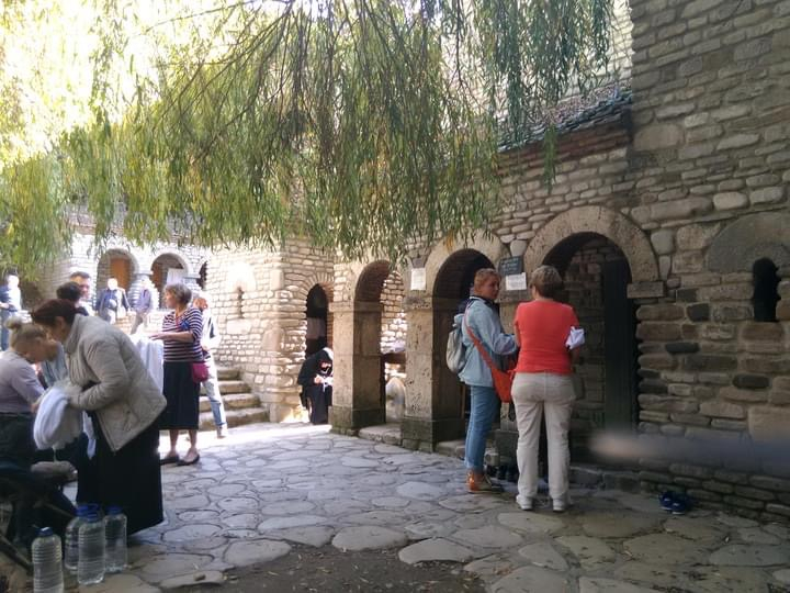 სიღნაღი ; ლეგენდარული წინაპრების თავშესაფარი, წმინდანის მონასტერი და ყველა საოცრება . . .