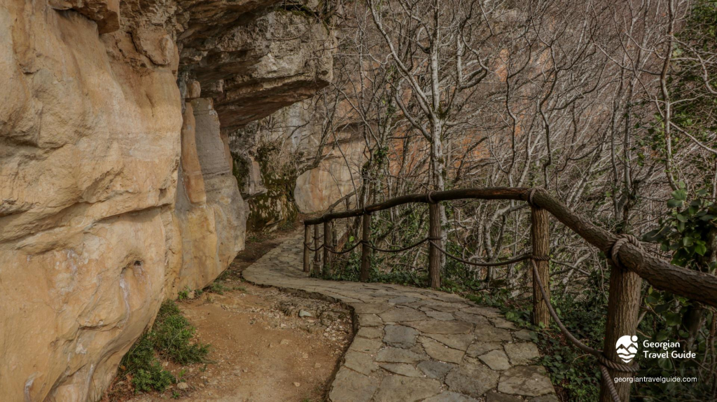 სათაფლიის, პრომეთეს და თეთრა მღვიმეები, ბაგრატის ტაძარი