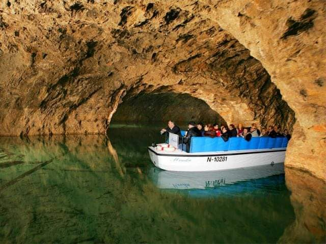 სათაფლიის, პრომეთეს და თეთრა მღვიმეები, ბაგრატის ტაძარი