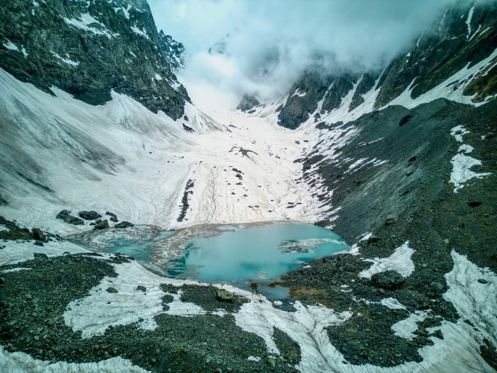 1 დღიანი ტური აბუდელაურის ფერადი ტბები