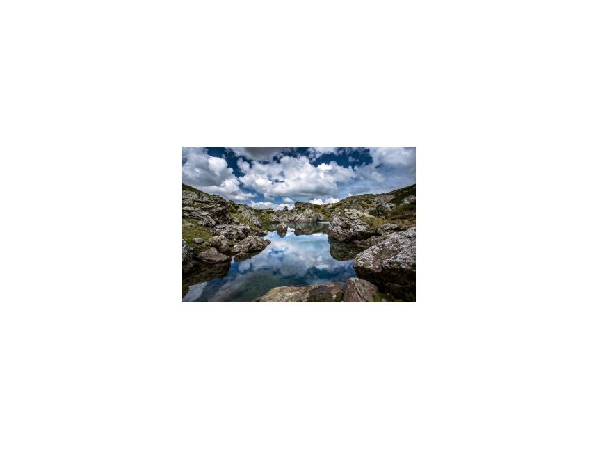 აგვისტო აბუდელაურის ფერადი ტბები