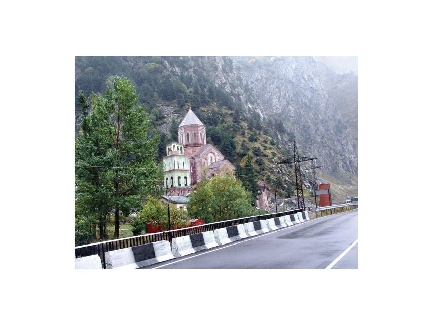 აგვისტო ყაზბეგი დარიალის ხეობა