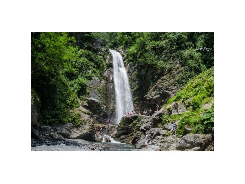 აგვისტო (გურგენიანის ჩანჩქერი)