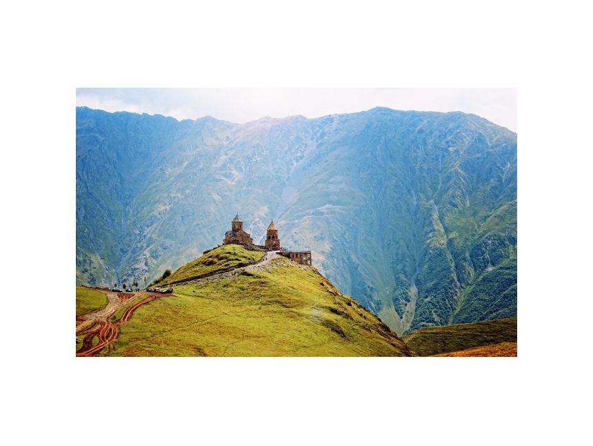 მოინახულეთ და დატკბით ყაზბეგის ღირსშესანიშნაობებით!