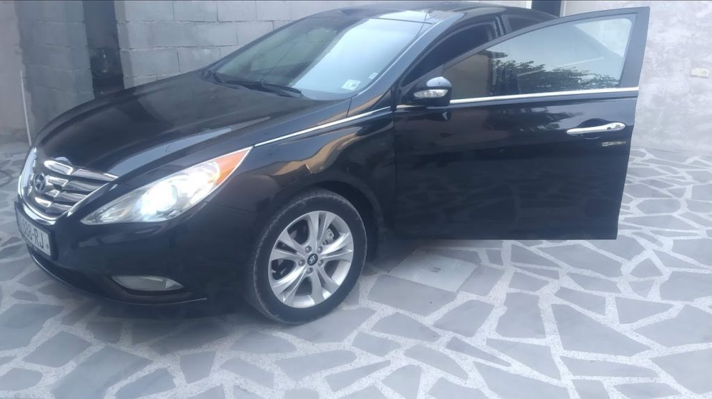 სედანი - HYUNDAI