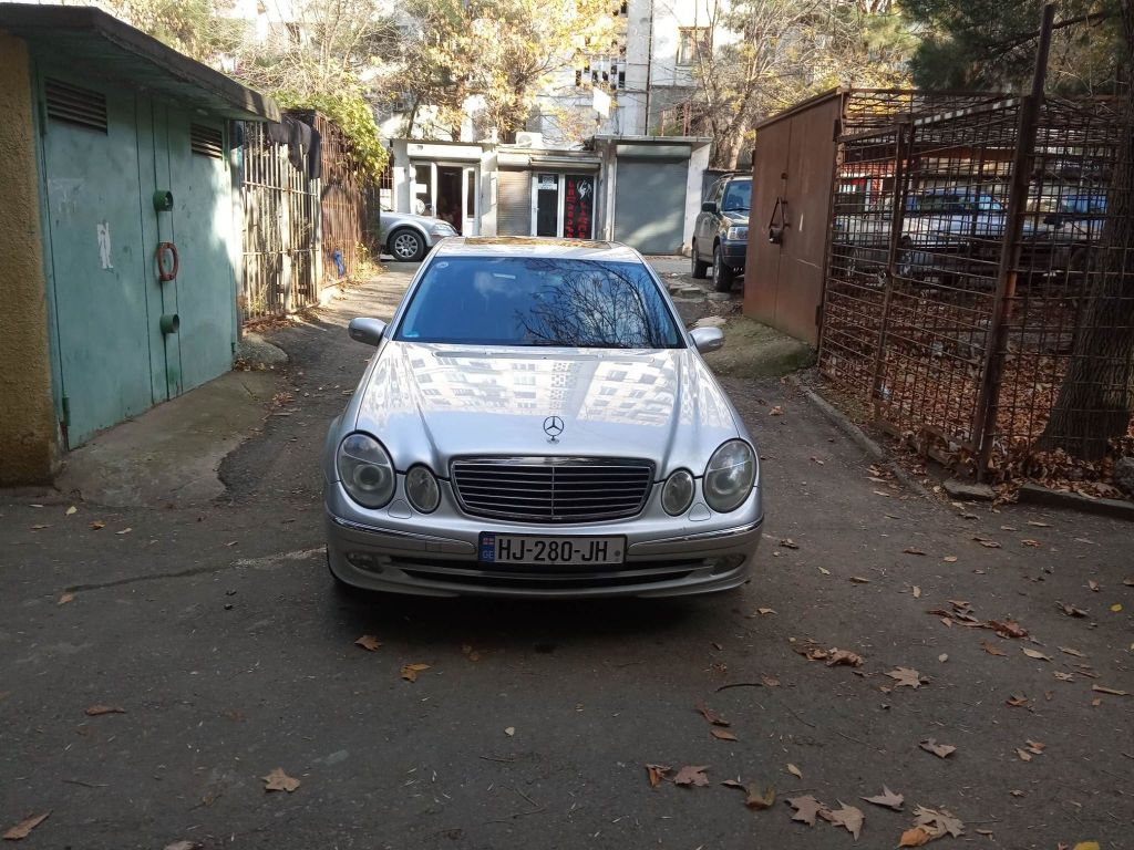 Sedan - MERCEDES-BENZ