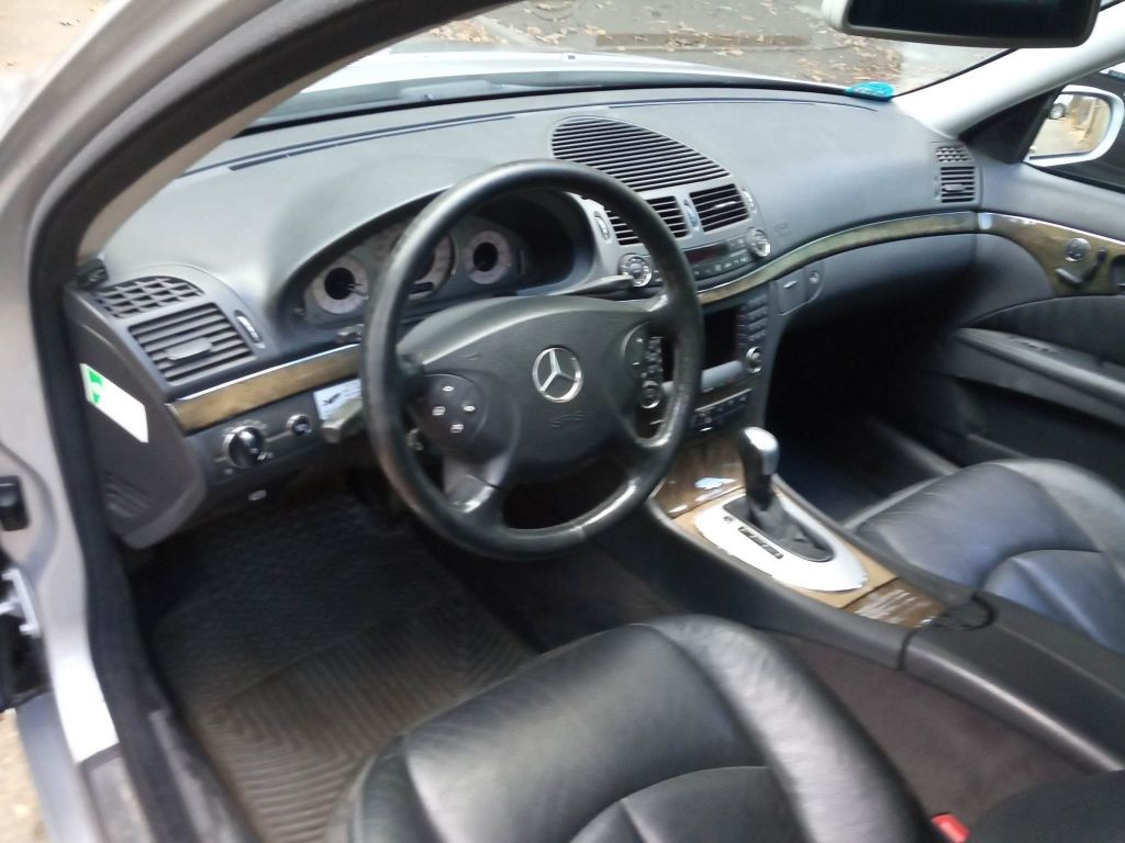 Sedan - MERCEDES-BENZ