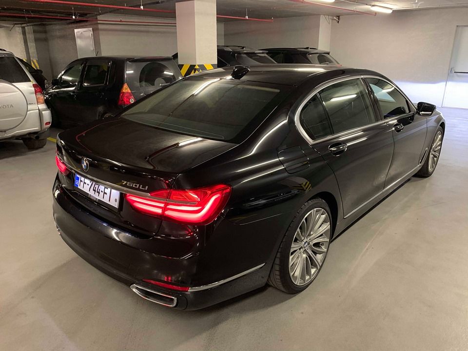 სედანი - BMW