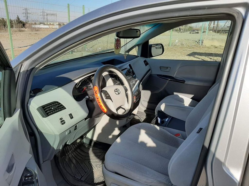 минивэн - TOYOTA