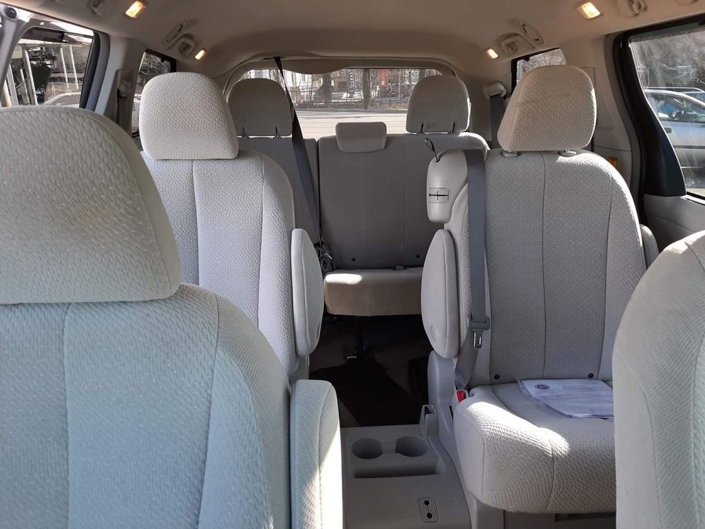 минивэн - TOYOTA