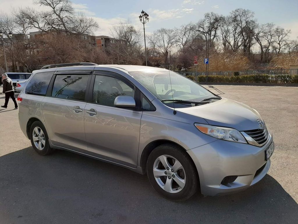 минивэн - TOYOTA