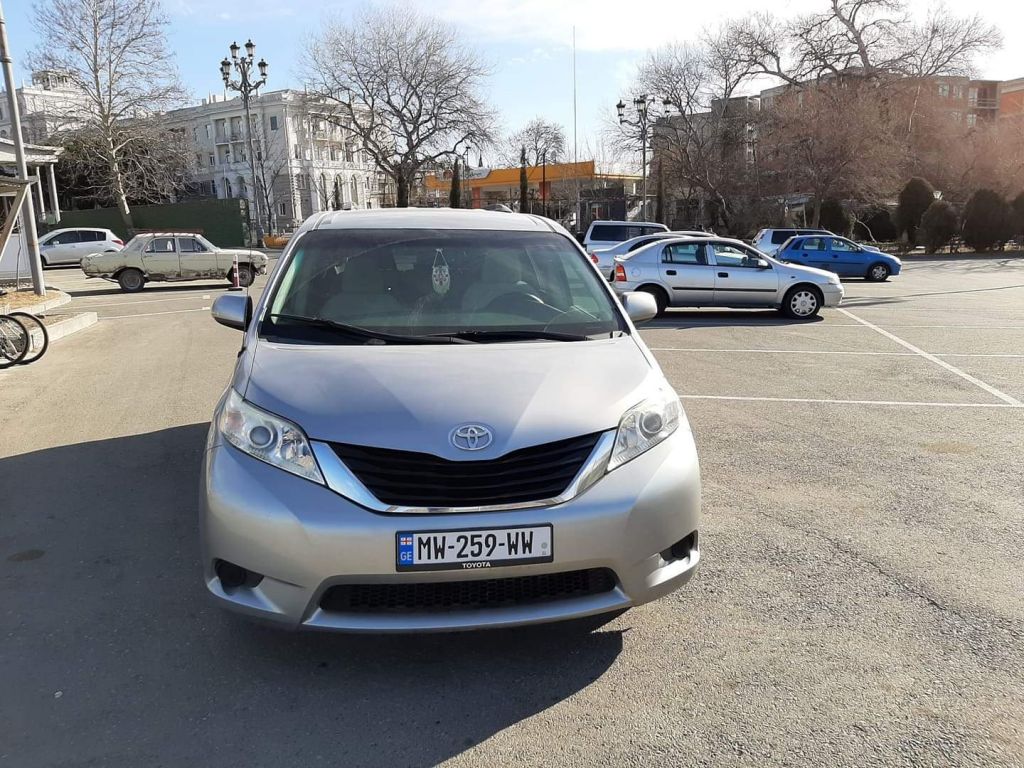 минивэн - TOYOTA