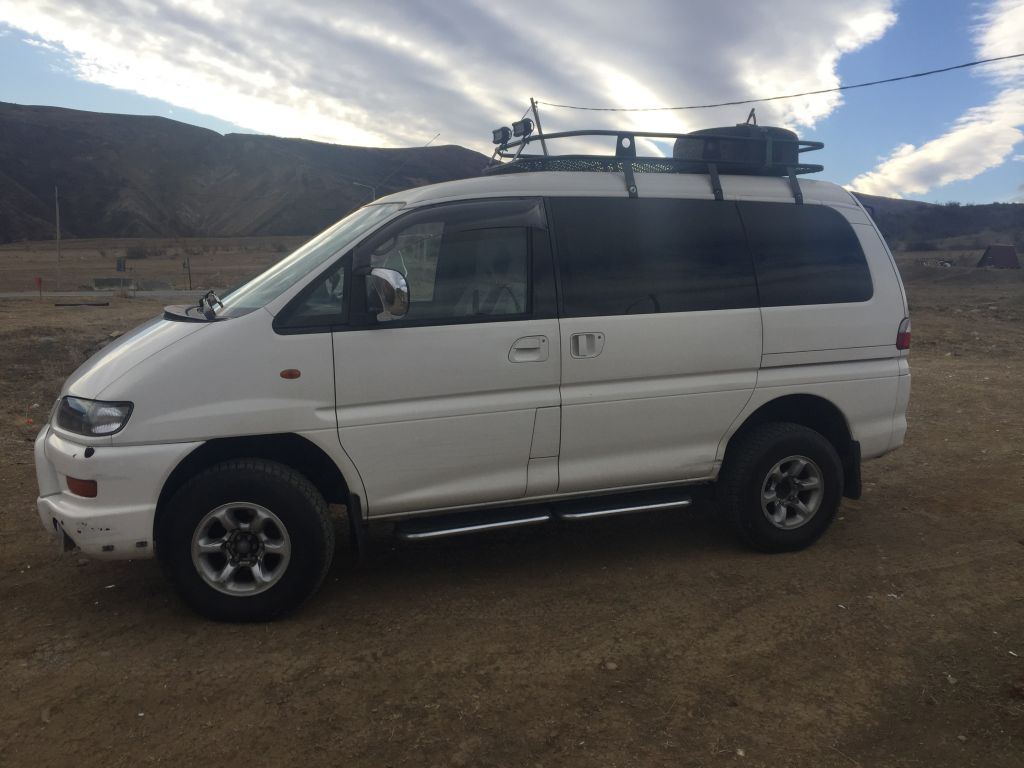 მინივენი - MITSUBISHI