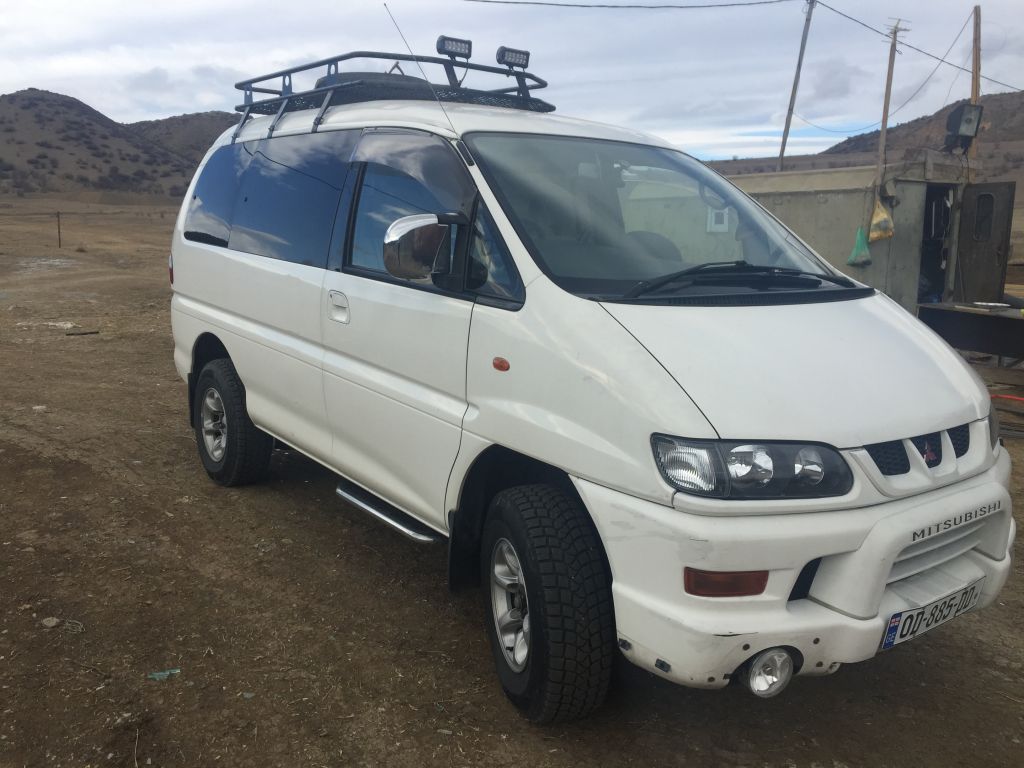 მინივენი - MITSUBISHI