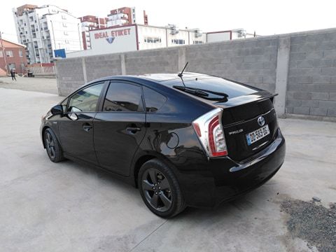 სედანი - TOYOTA