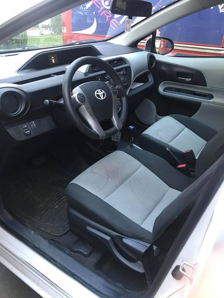 სედანი - TOYOTA