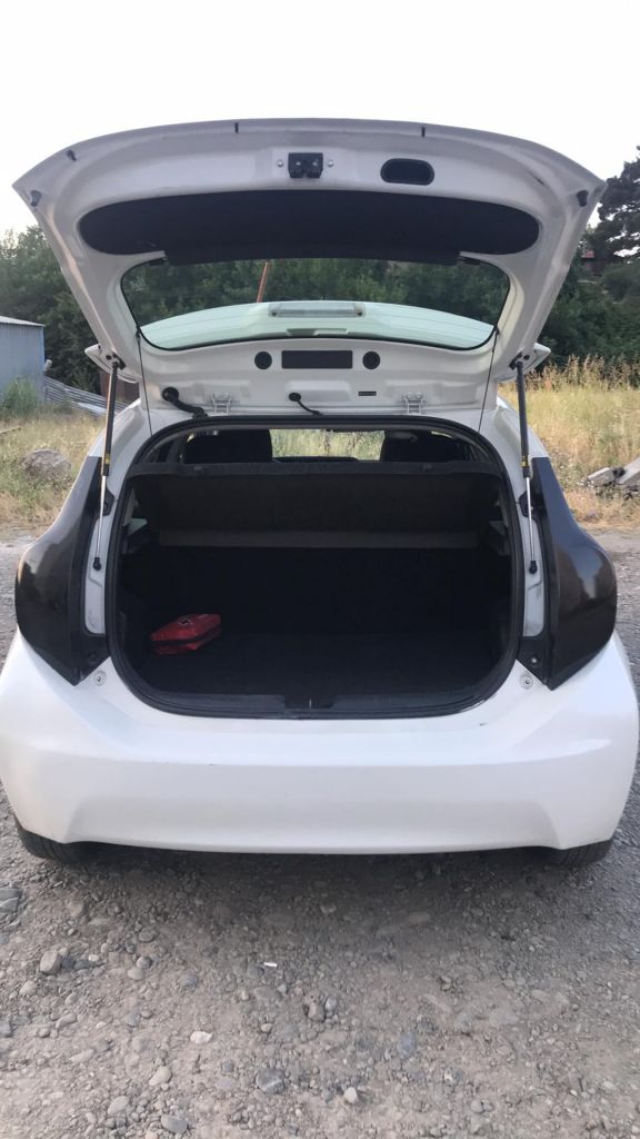 სედანი - TOYOTA