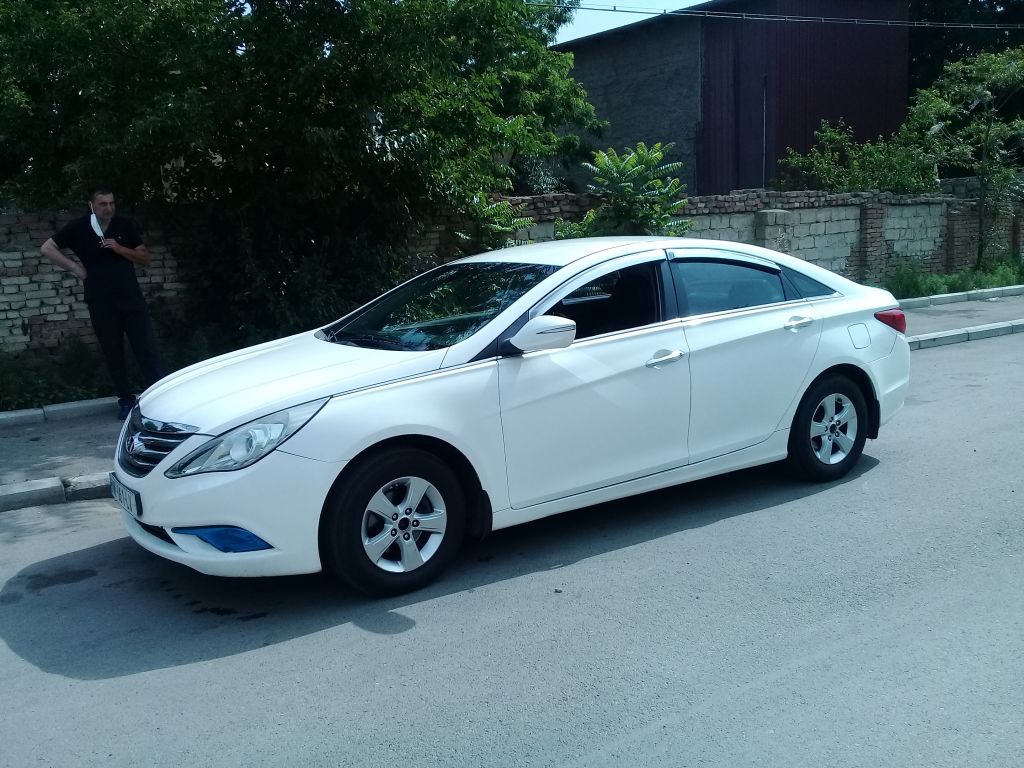 სედანი - HYUNDAI