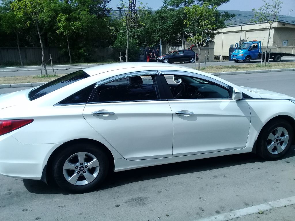 სედანი - HYUNDAI