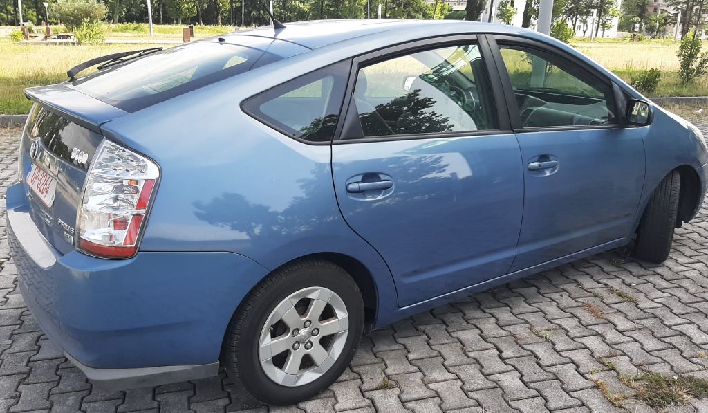 სედანი - TOYOTA