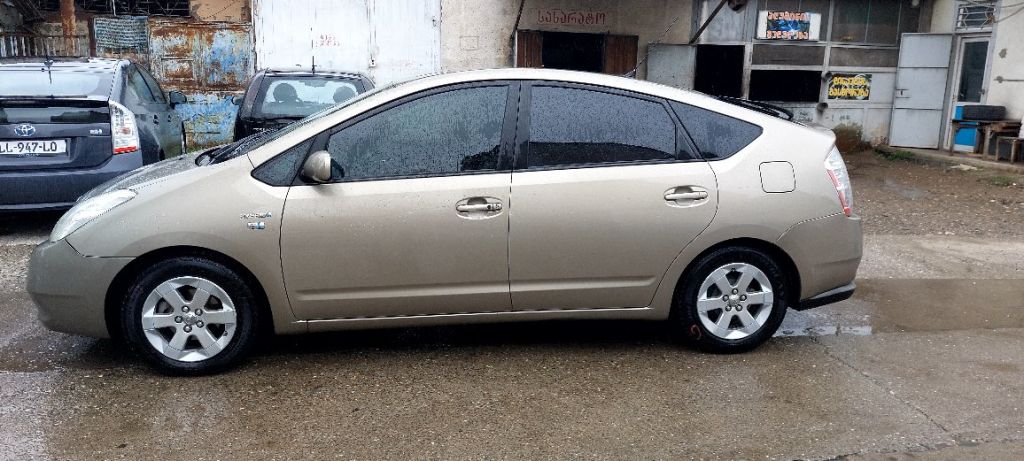 სედანი - TOYOTA