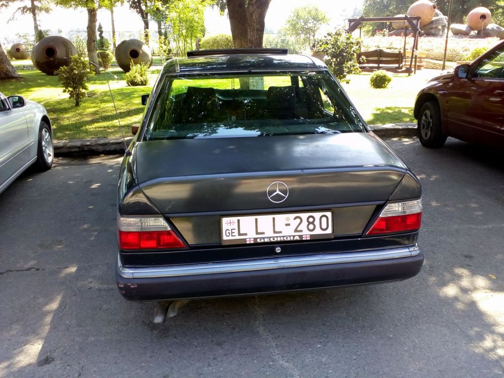 სედანი - MERCEDES-BENZ