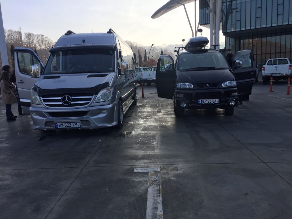 მინივენი - MITSUBISHI