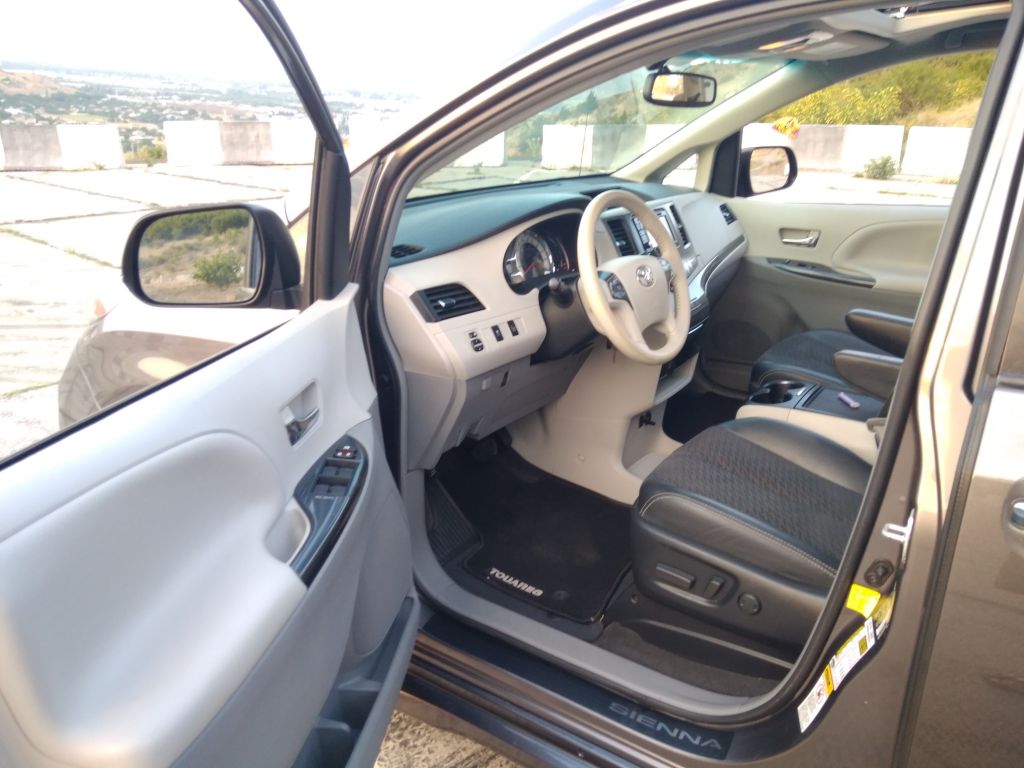 მინივენი - TOYOTA