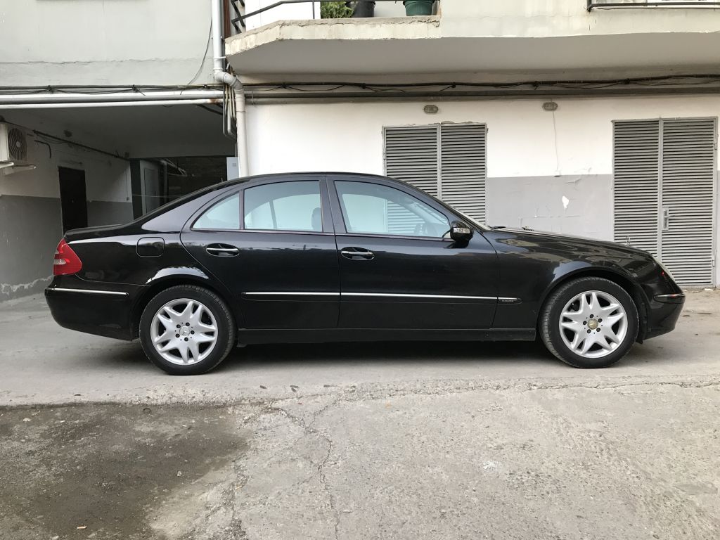 სედანი - MERCEDES-BENZ