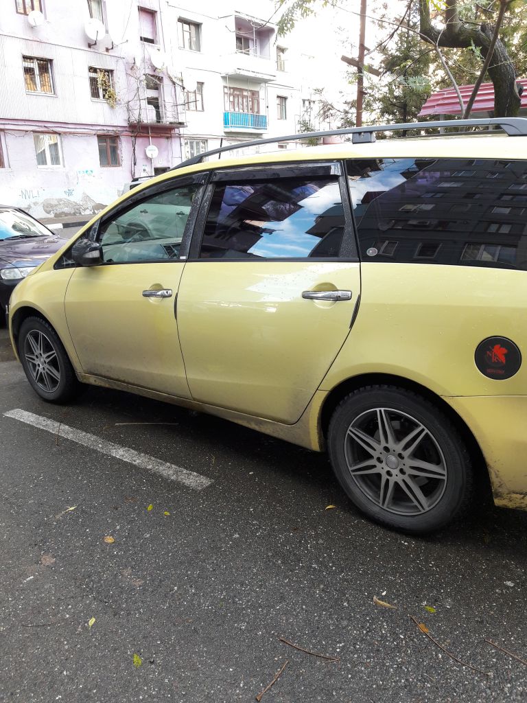 Minivan - MITSUBISHI