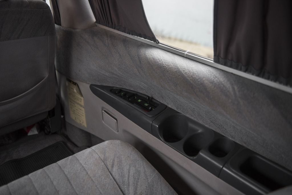 Minivan - MITSUBISHI