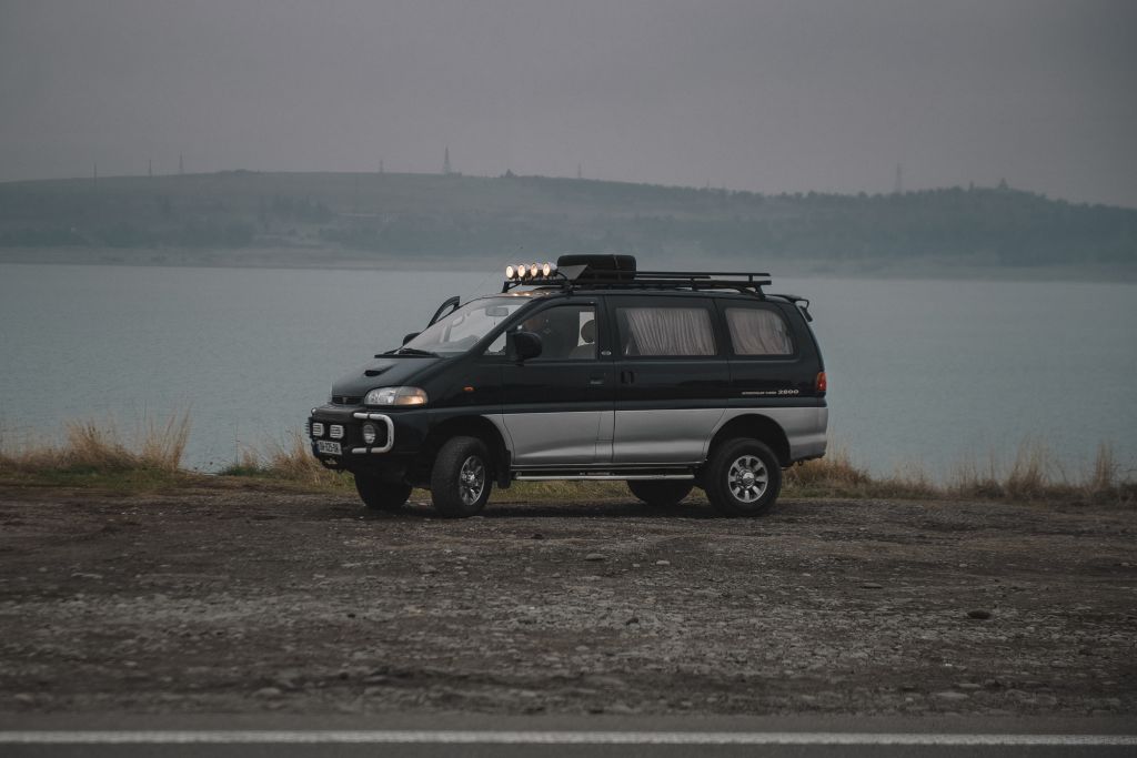 Minivan - MITSUBISHI