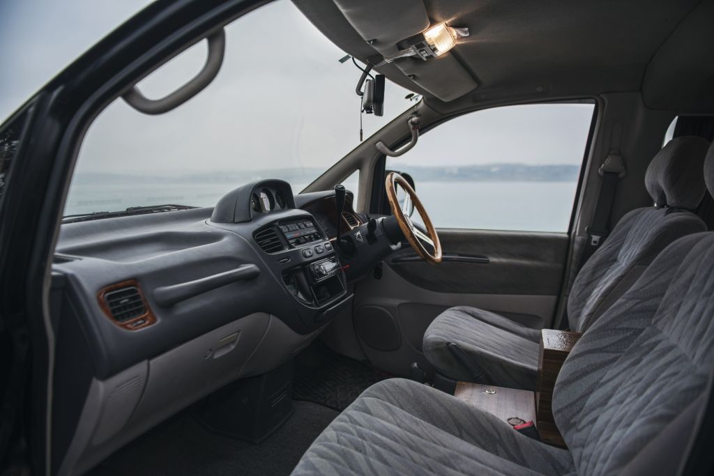 Minivan - MITSUBISHI