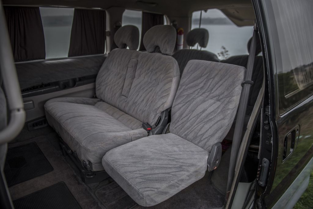 Minivan - MITSUBISHI