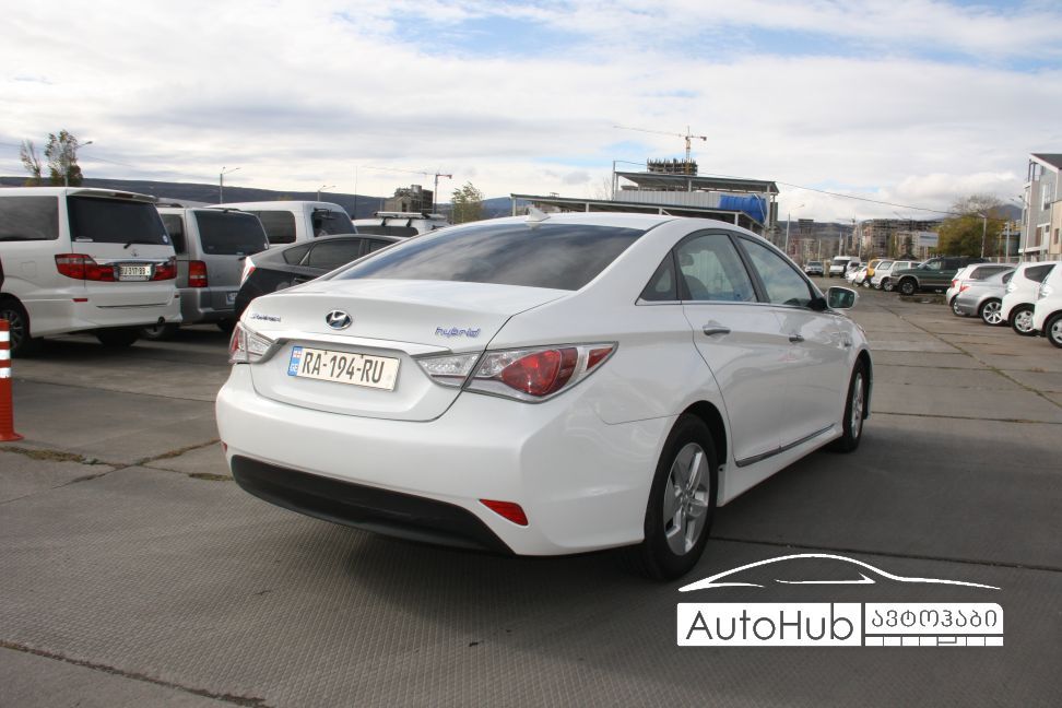 სედანი - HYUNDAI