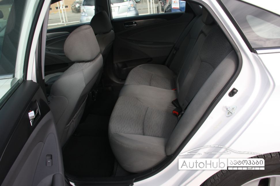 სედანი - HYUNDAI