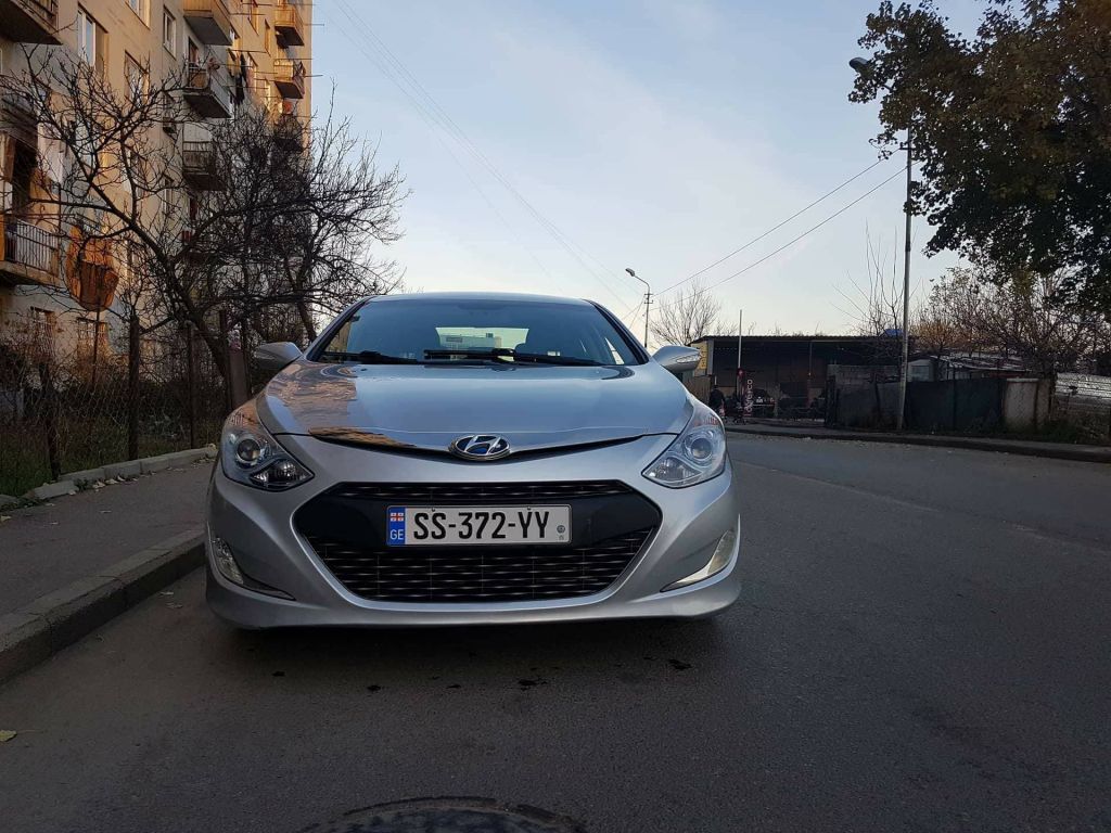 седан - HYUNDAI