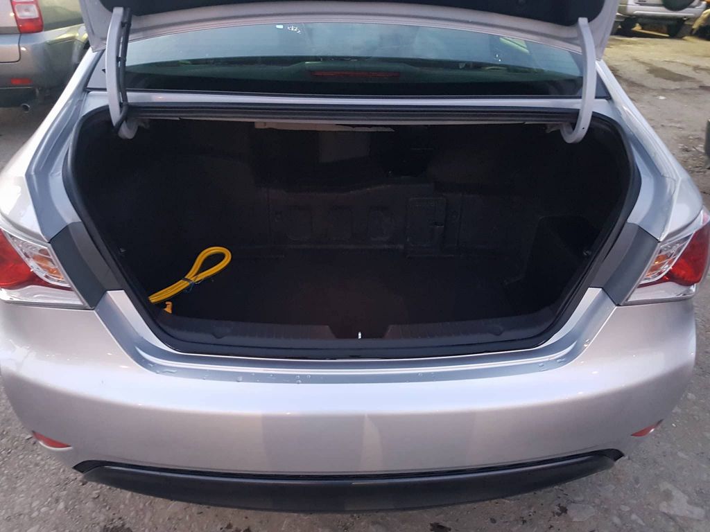 седан - HYUNDAI