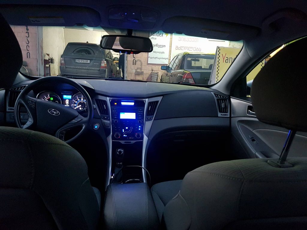 седан - HYUNDAI