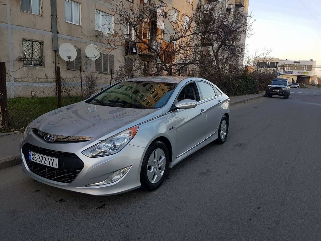 седан - HYUNDAI