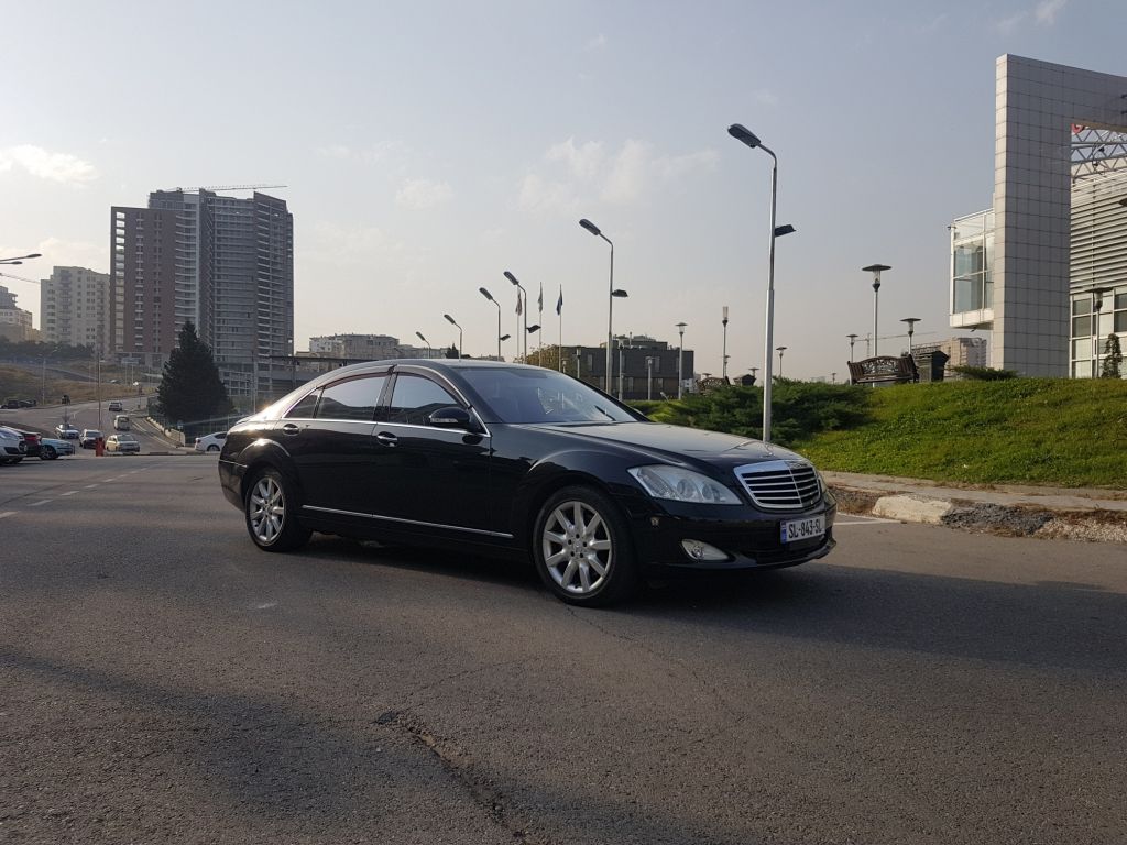 Sedan - MERCEDES-BENZ