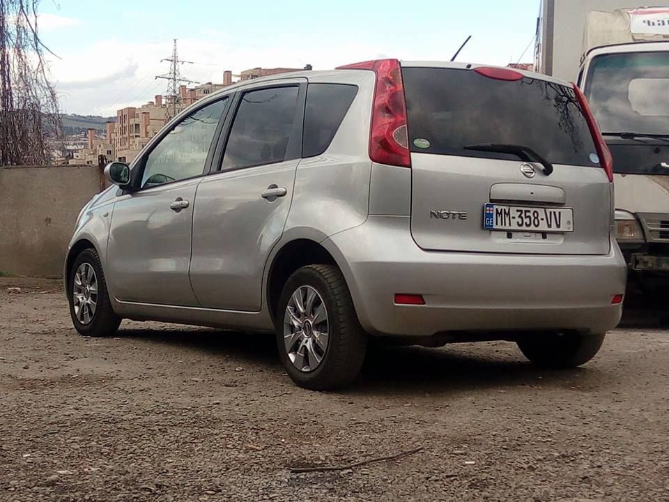 მინივენი - NISSAN