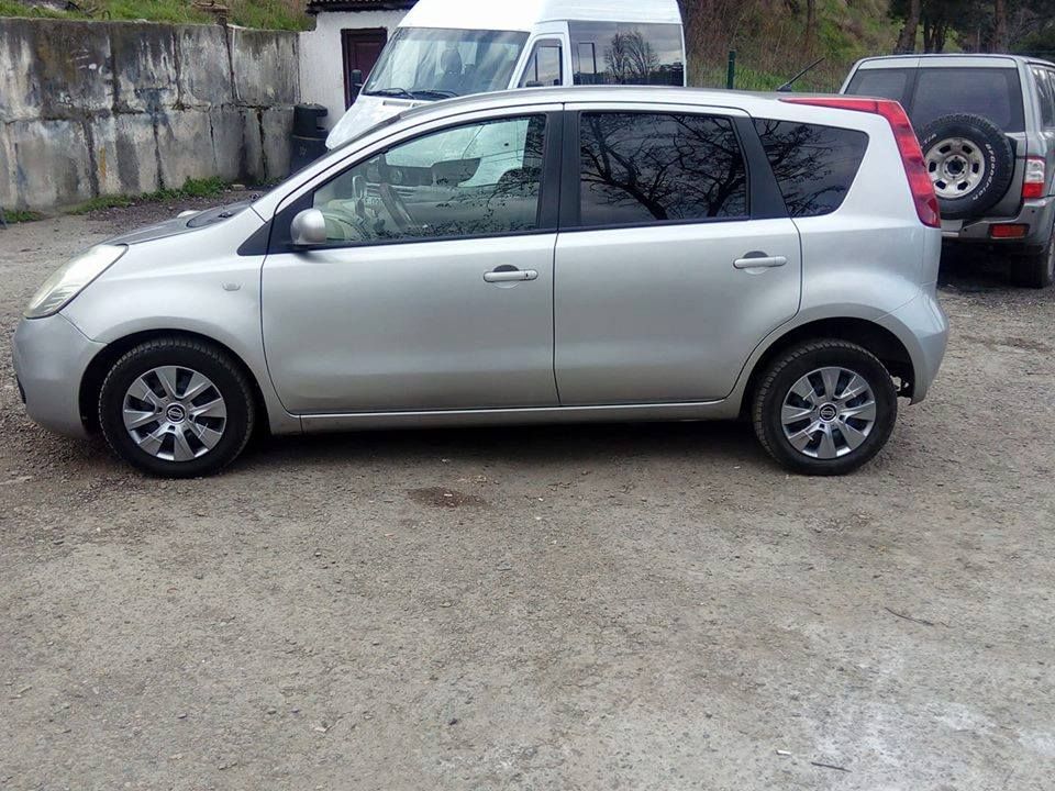 მინივენი - NISSAN