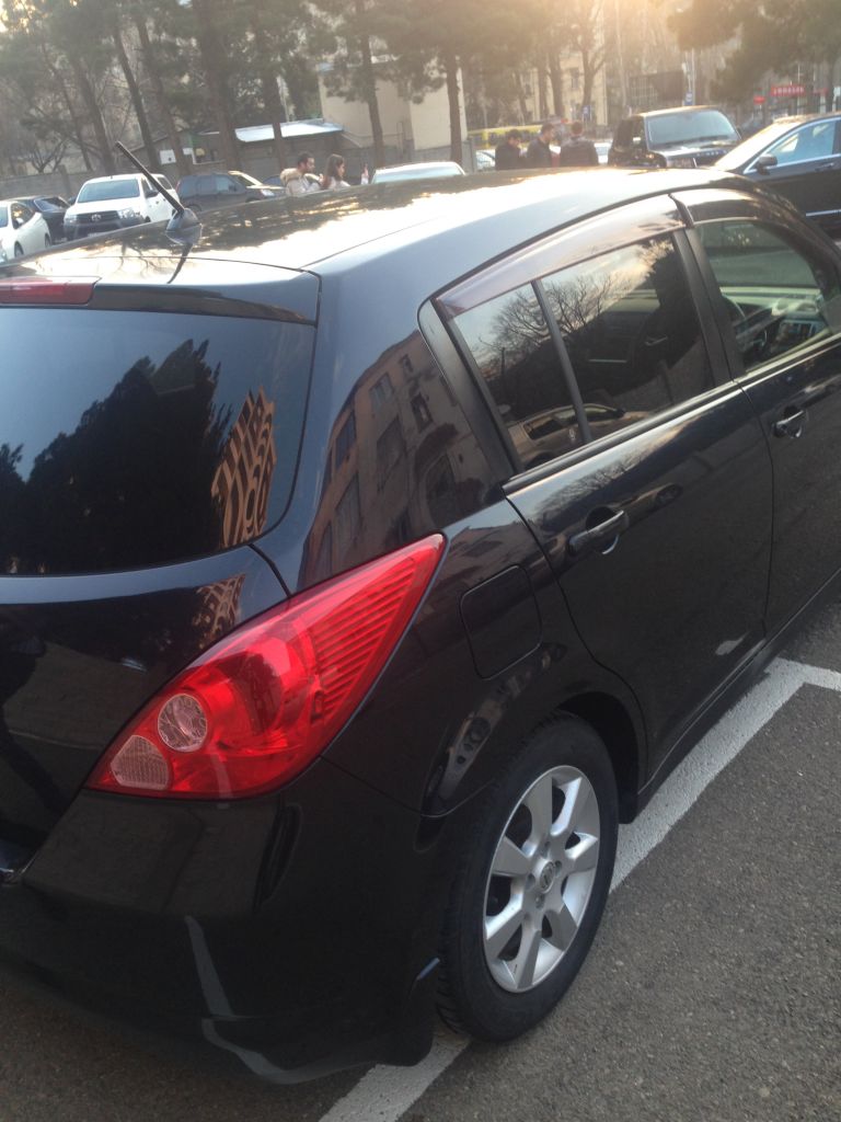 სედანი - NISSAN