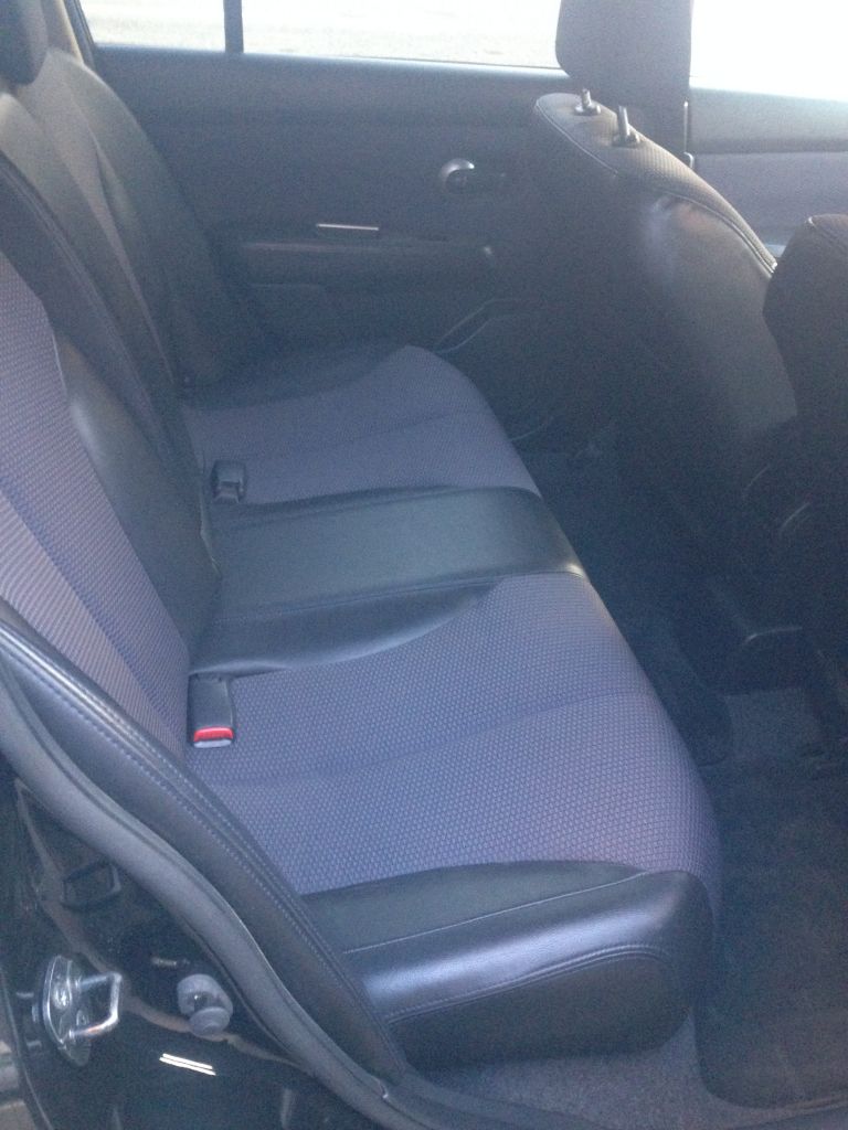 სედანი - NISSAN