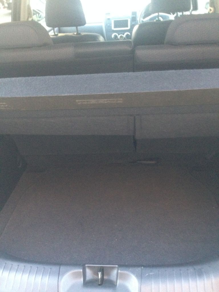 სედანი - NISSAN